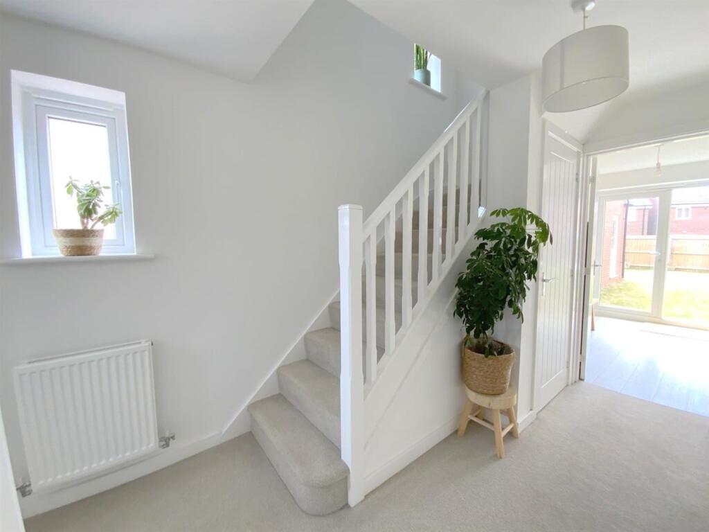 House in Grimsby, Scartho Top - More