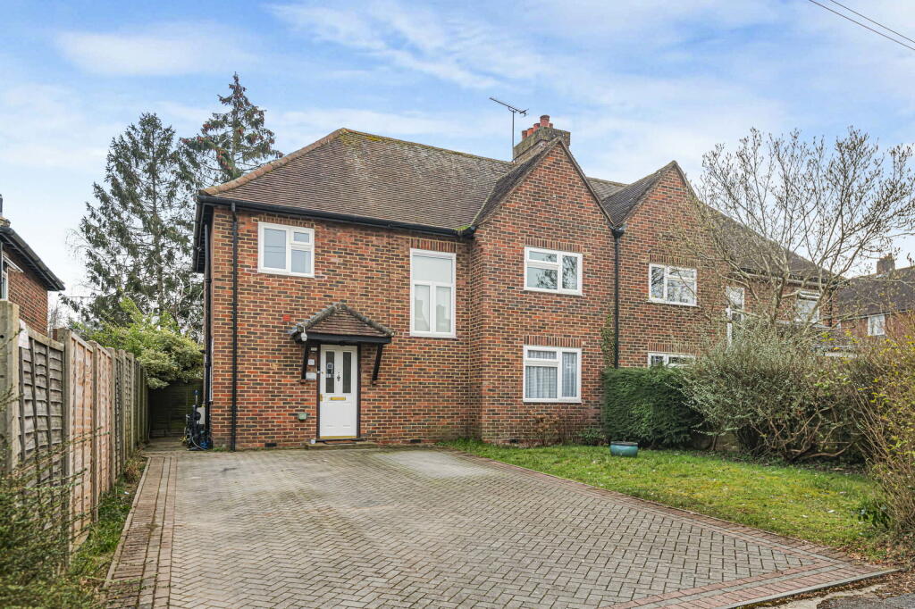 4-bed semi-detached on Norwood Close, Effingham, £575,000