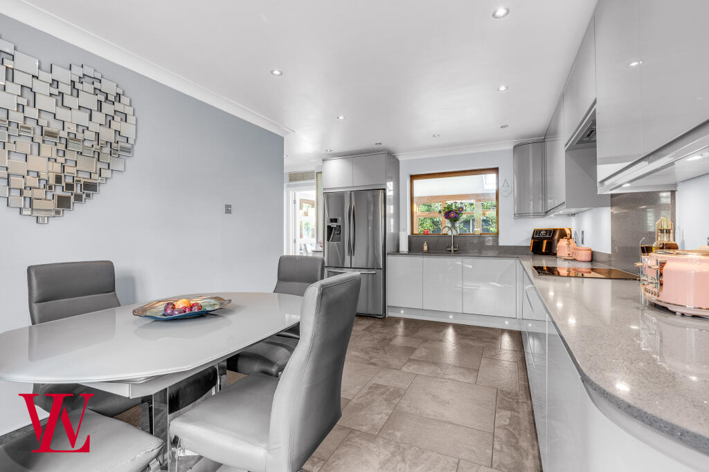 Nursery Rise, Dunmow, Essex photo 3