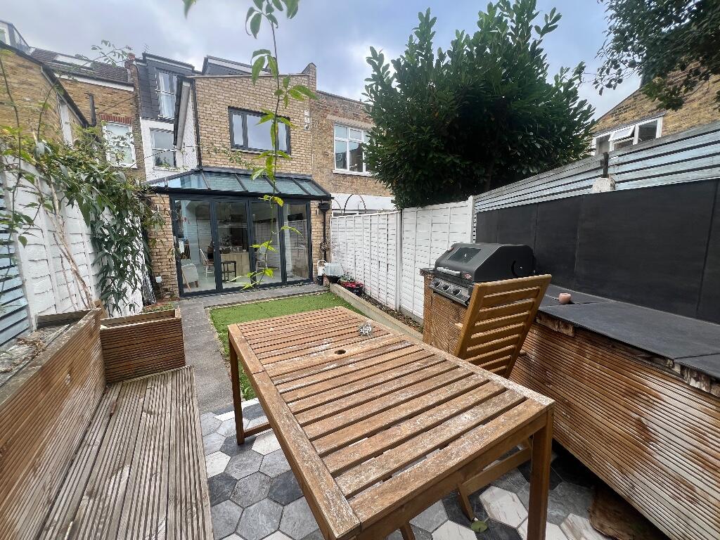 4 bedroom terraced house for rent