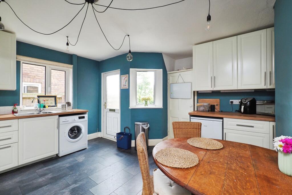 House in Nottingham, Chilwell - View 2