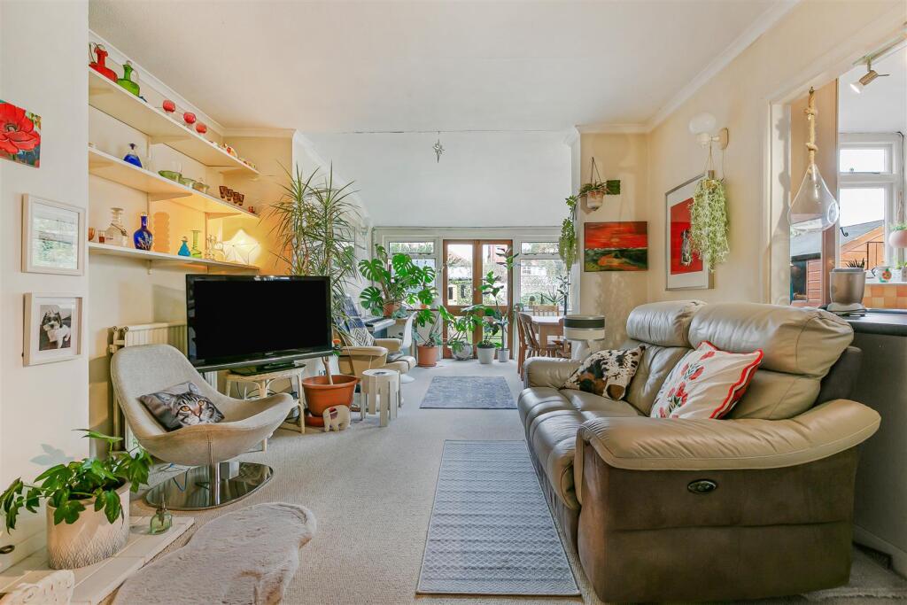 House in London, Royal Borough of Kingston upon Thames - More