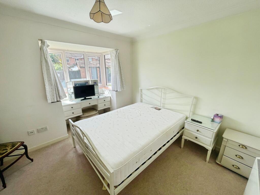 Apartment in Basingstoke and Deane, Cranbourne, Kings Furlong - View 4