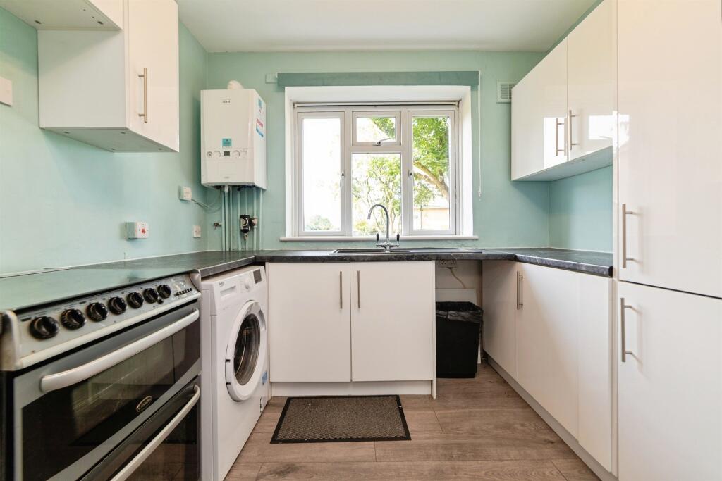 Apartment in Hertford, Sele Farm - View 2