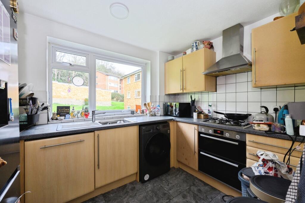 Hillside Road, Whyteleafe, Surrey, CR3 photo 4