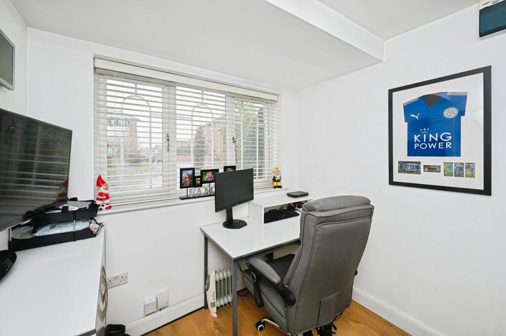 House in Mansfield, Nottinghamshire - View 6
