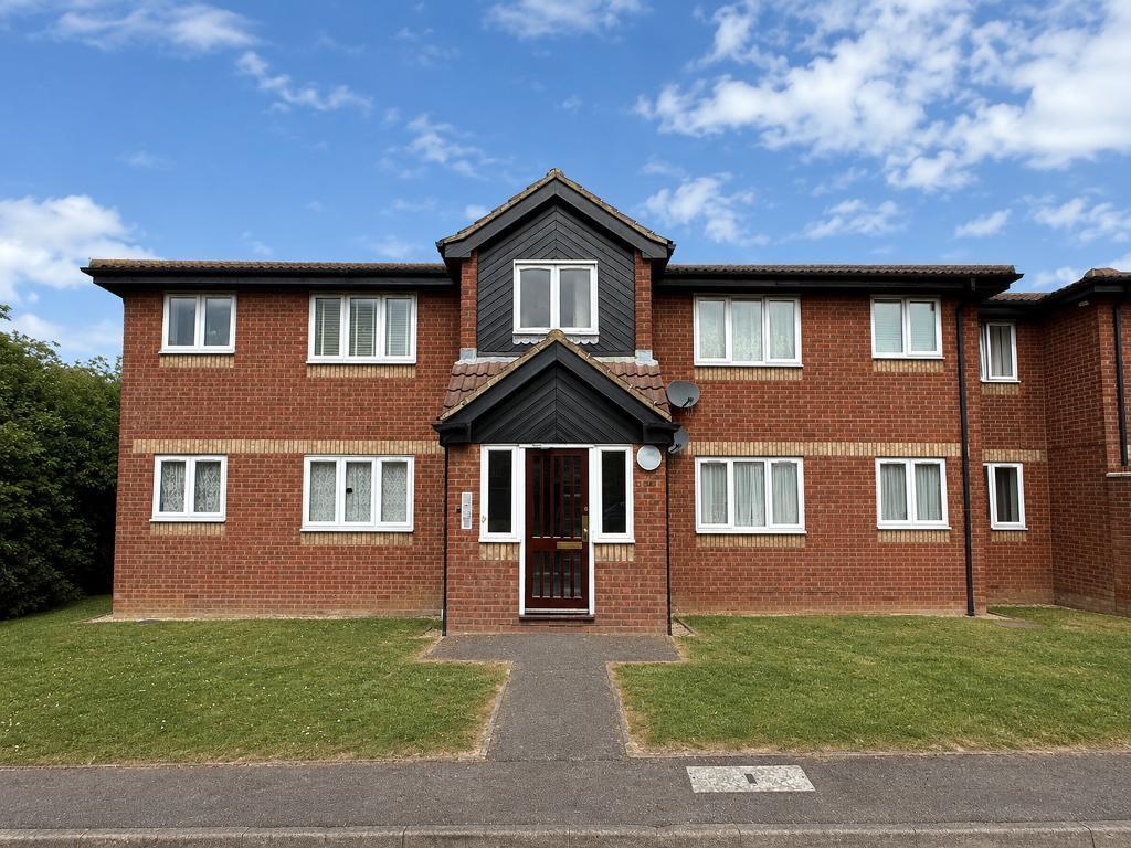 Studio flat on Rodeheath, Luton and Dunstable Borders, Luton, Bedfordshire, LU4 9XB, £125,000
