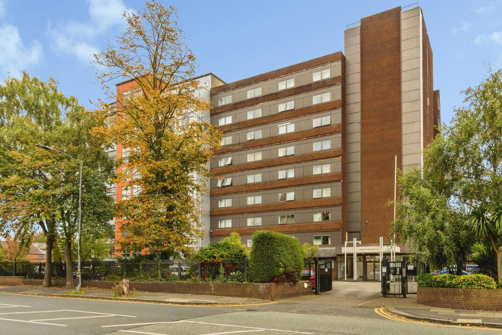 1-bed flat on Seymour Grove, Manchester, M16, £115,000