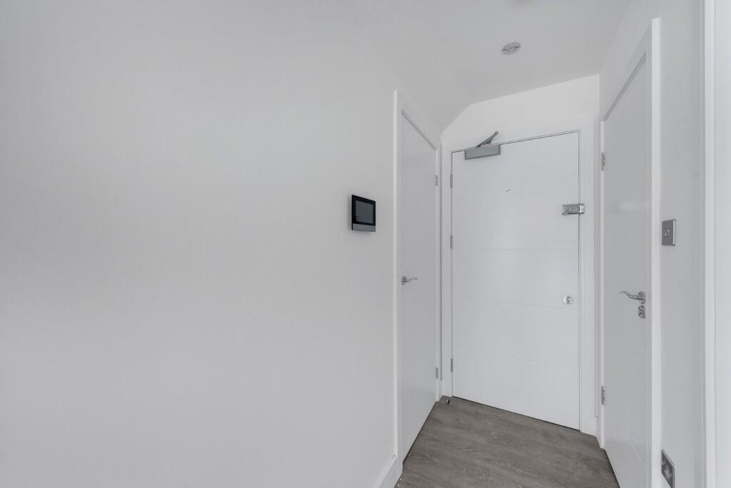 Apartment in Redhill - More