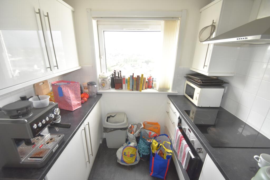 Apartment in East Kilbride, Whitemoss, The Village - View 5