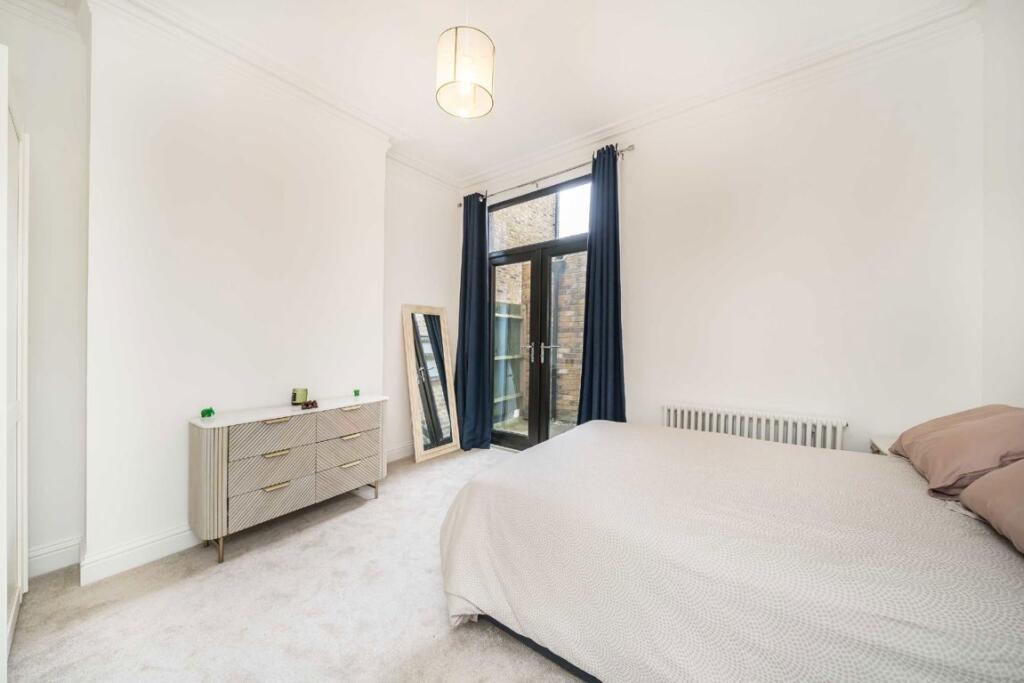 Apartment in London - More