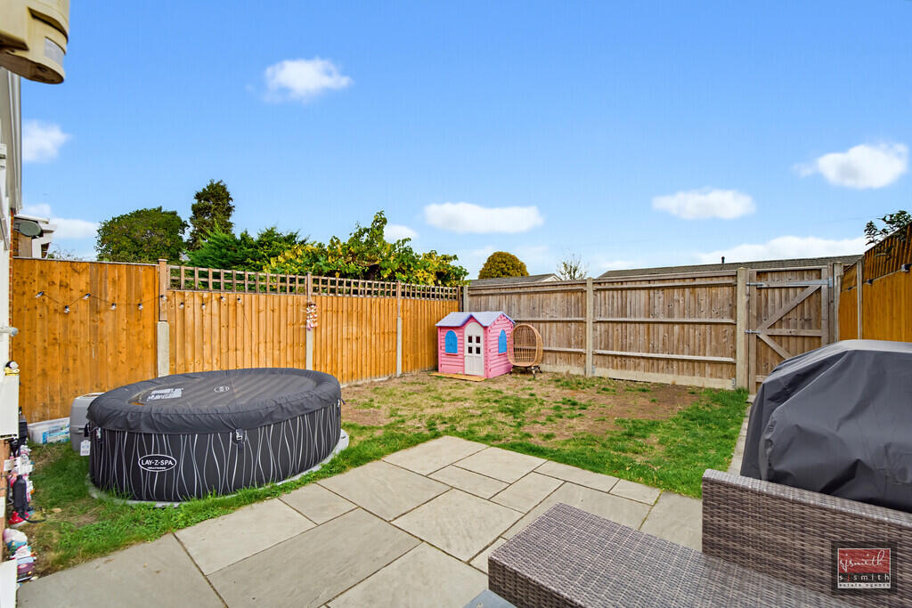 Wentworth Close, Ashford photo 3