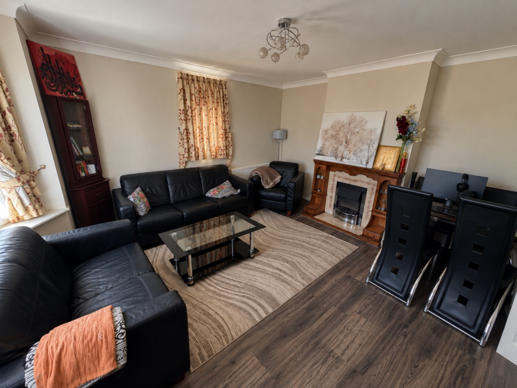 House in Luton - View 3