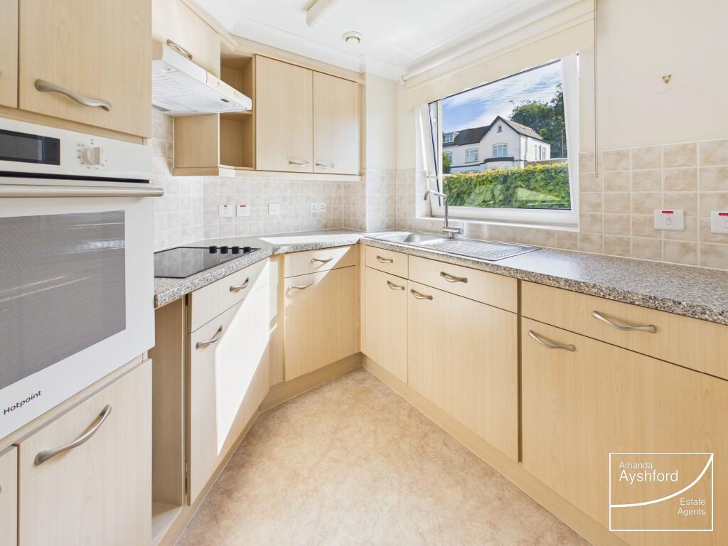 Apartment in Torquay, Torbay - View 4
