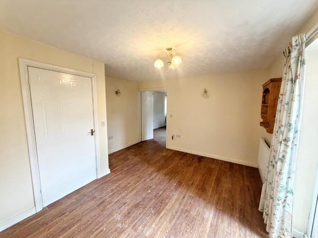 House in Newport - More