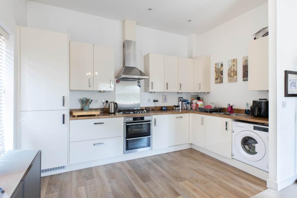 Parsonage Road, Horsham - View 4