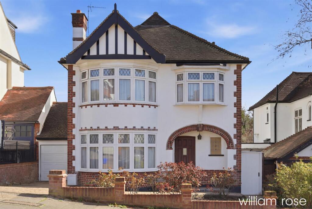 3-bed detached on Princes Avenue, Woodford Green, £1,150,000