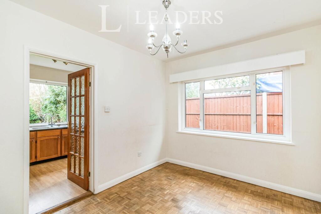 House in Sutton - View 4