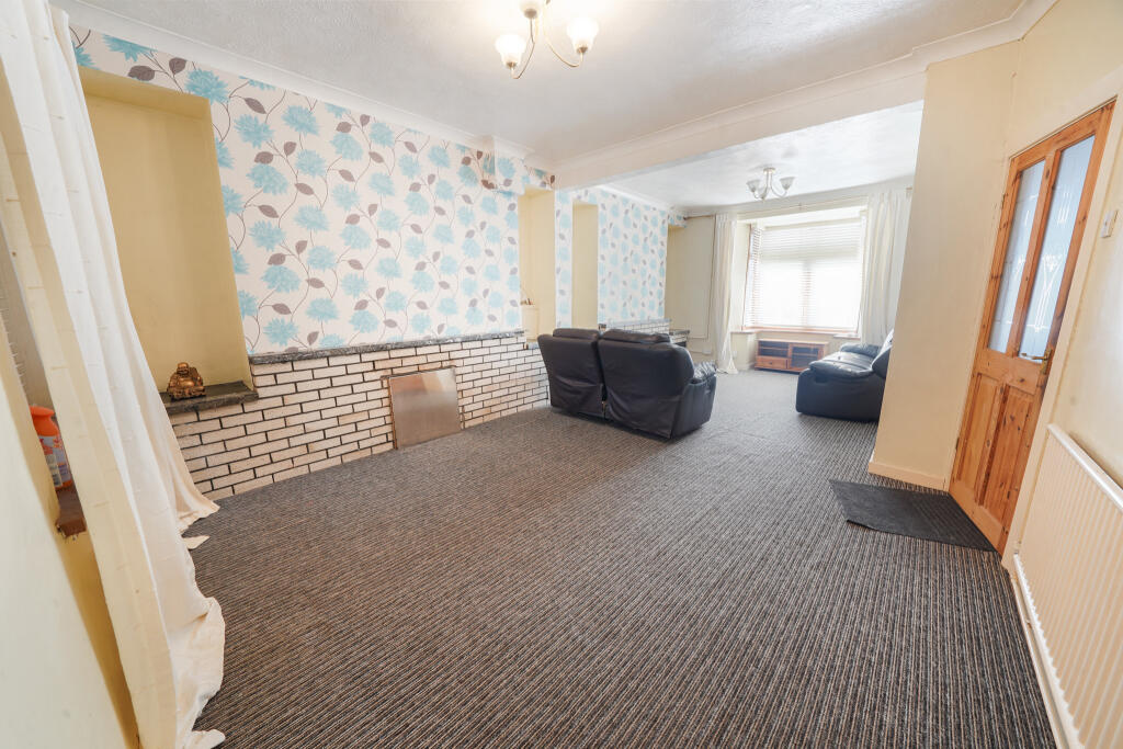 House in Swansea, Cwmbwrla - More