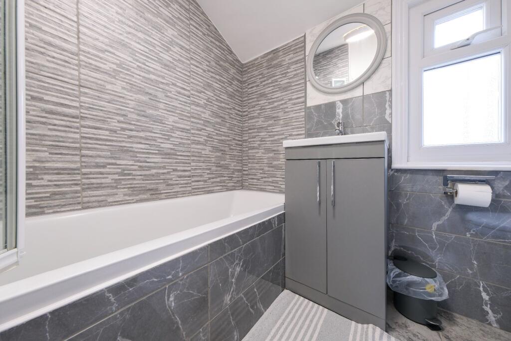 5 bedroom semi-detached house for rent