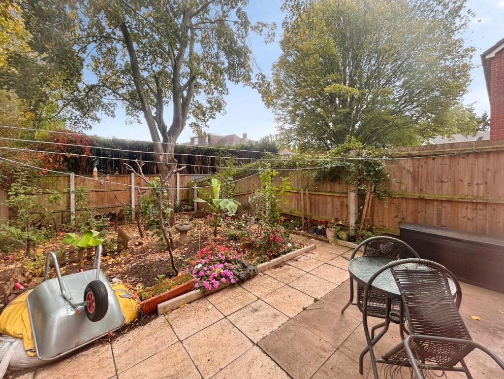 House in Wolverhampton, West Midlands - More