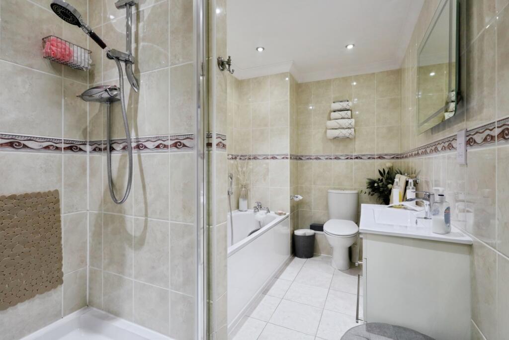 Apartment in Eastbourne, East Sussex - More