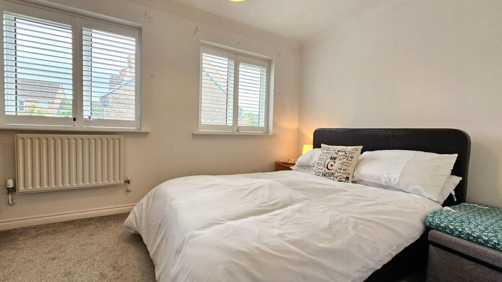 House in Newbury, West Berkshire - More