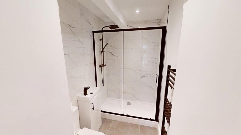 5 bedroom terraced house for rent