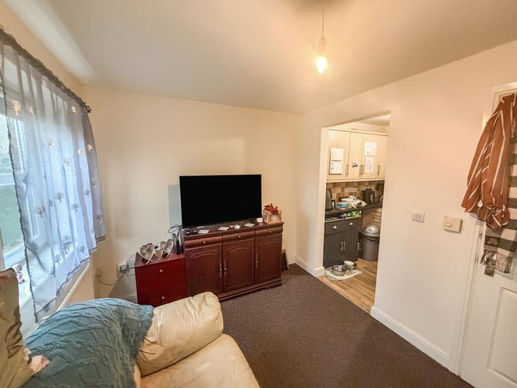 4 Lea Place, Gainsborough, Lincolnshire, DN21 1BA photo 4