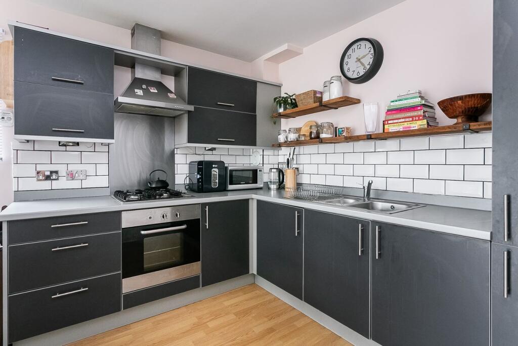 Apartment in Edinburgh - More