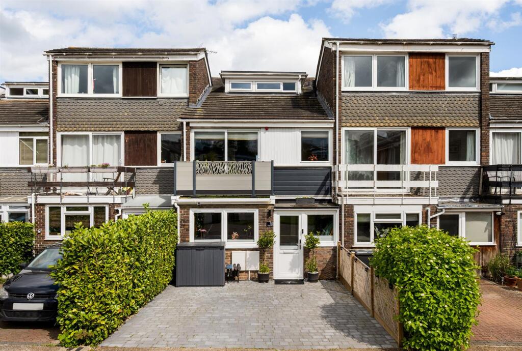 Main image of property: Damer Gardens, Henley-On-Thames