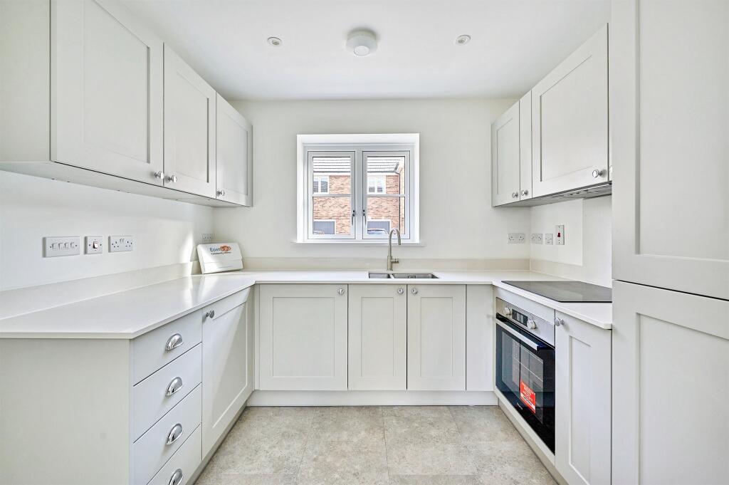 Saxon Drive, Great Chesterford, Saffron Walden photo 3