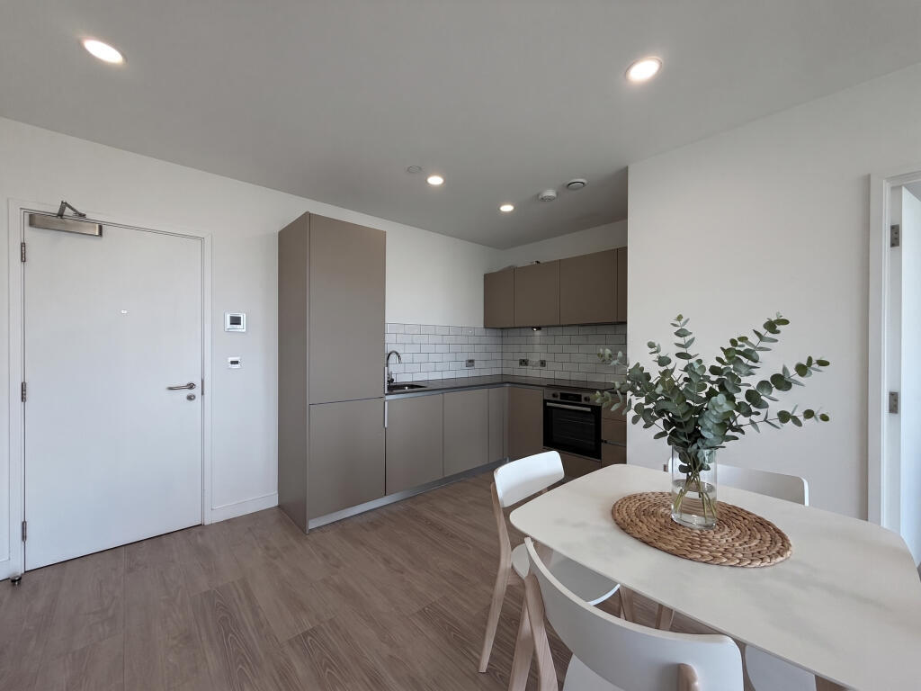 Apartment in Reading - View 4