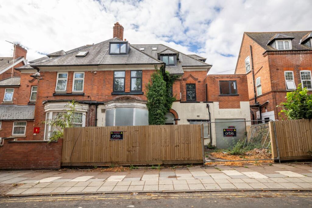 Main image of property: 10 Westcotes Drive, Leicester, LE3 0QR
