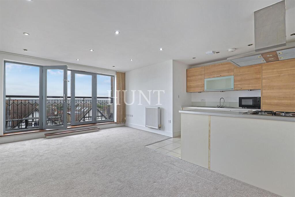 Apartment in Woodford Green, Woodford - View 2