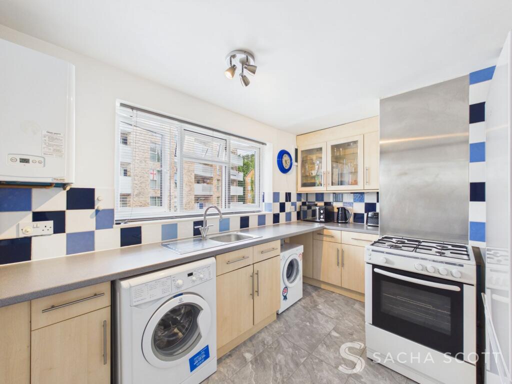 Apartment in London, Royal Borough of Kingston upon Thames - More