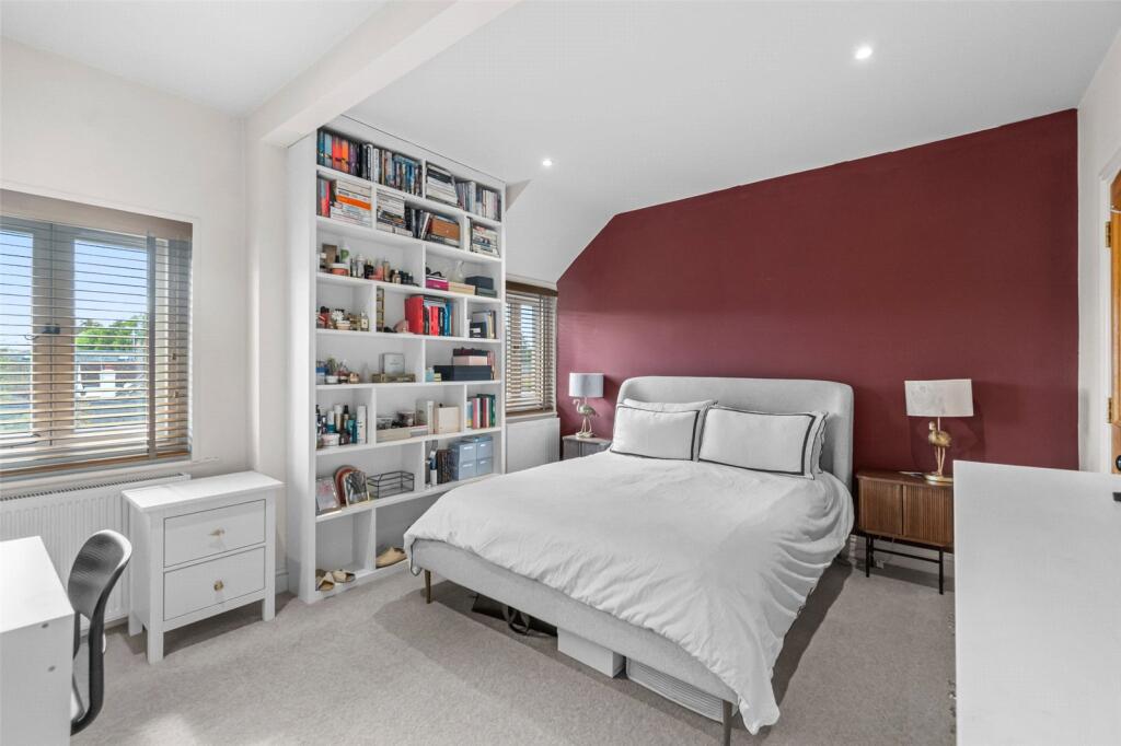 Apartment in Hampton Hill, The Beveree, Hampton - More