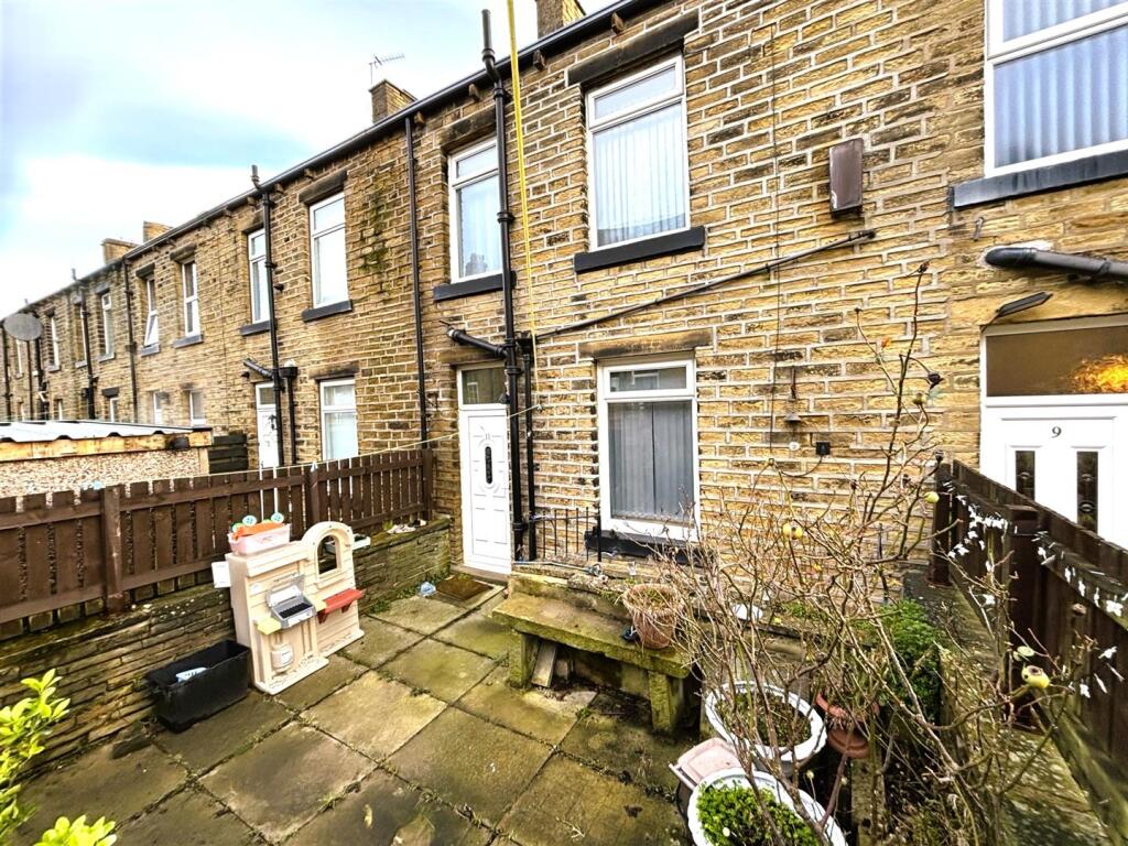 Main image of property: Charlesworth Grove, Pellon, Halifax, HX2