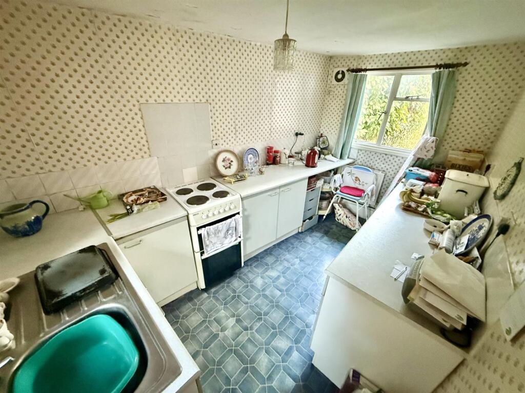 Glebe Close, Newent photo 3