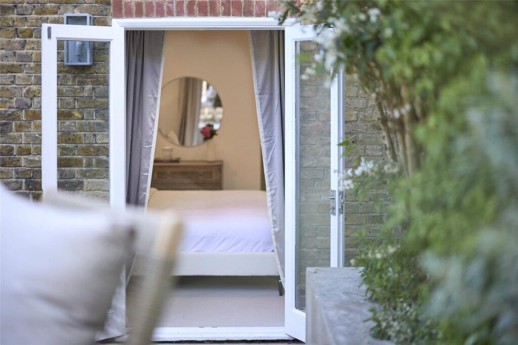 Apartment in London - More