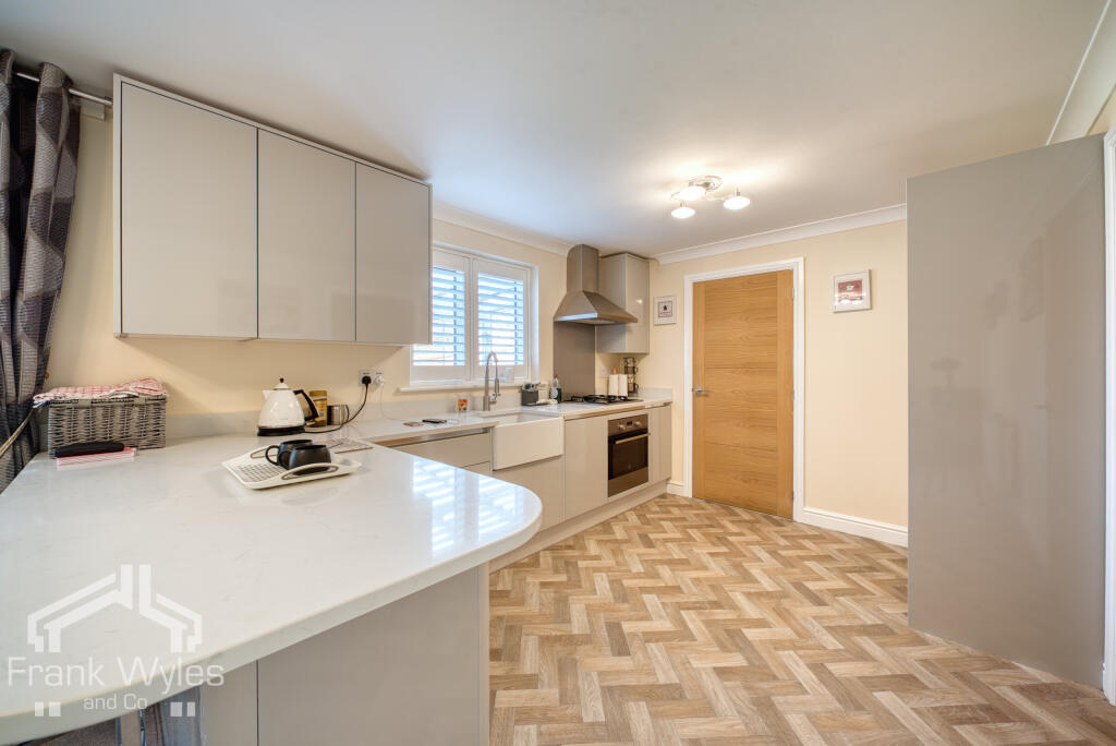 Almond Close, Lytham St Annes, Lancashire photo 4
