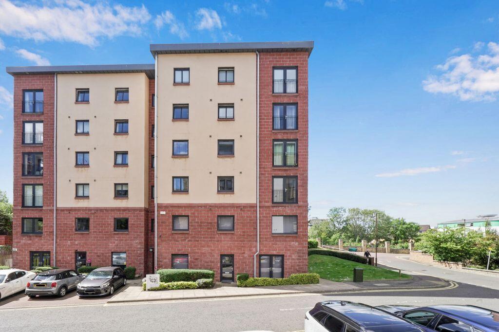 Main image of property: 1B Flat 1, Slateford Gait, Edinburgh, EH11 1GT