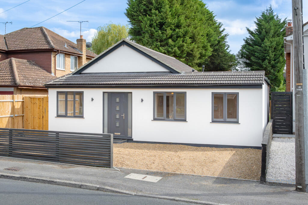 House in Rushmoor, Cove West Heath, The Crescent - View 4