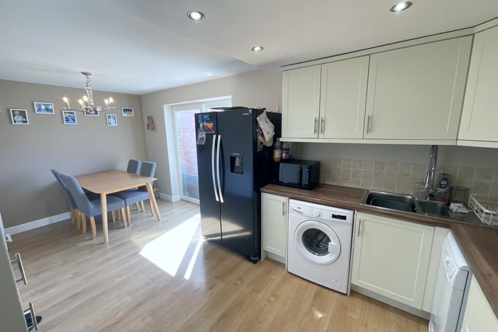 Green Oak Drive, Wales, Sheffield, Rotherham, S26 5NA photo 4