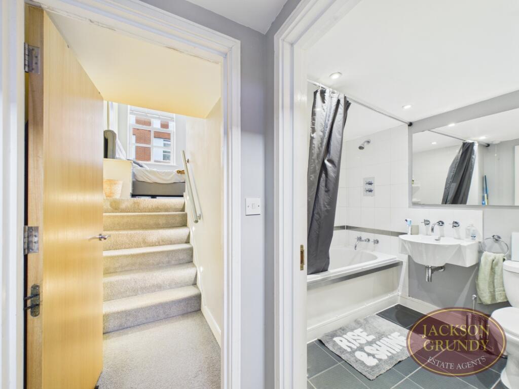 Apartment in Northampton - View 5