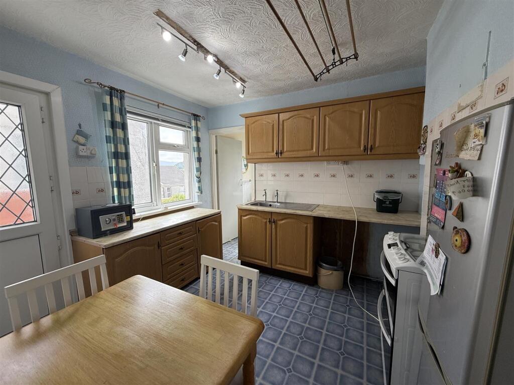 Fforchaman Road, Cwmaman, Aberdare photo 3