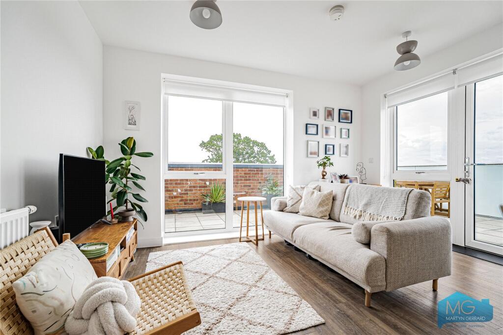 Main image of property: Oakleigh Road North, London, N20