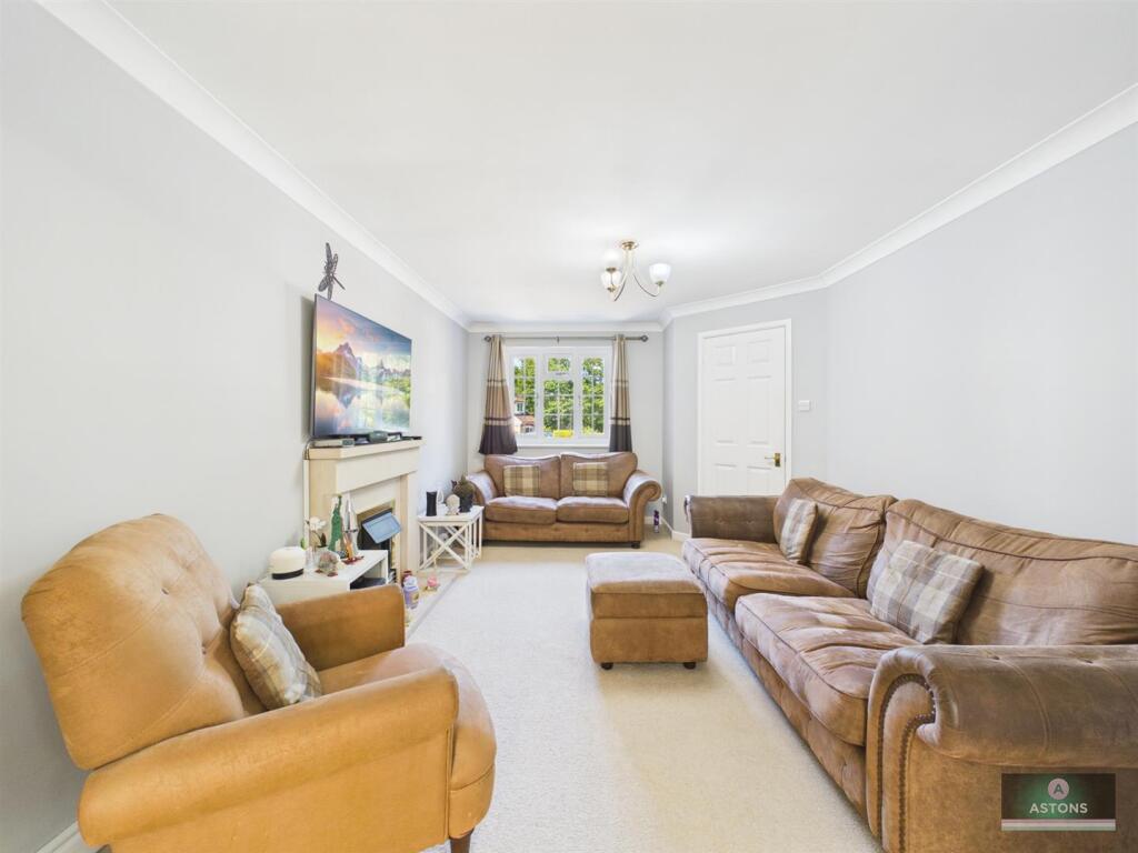 House in Crawley, Worth - View 2