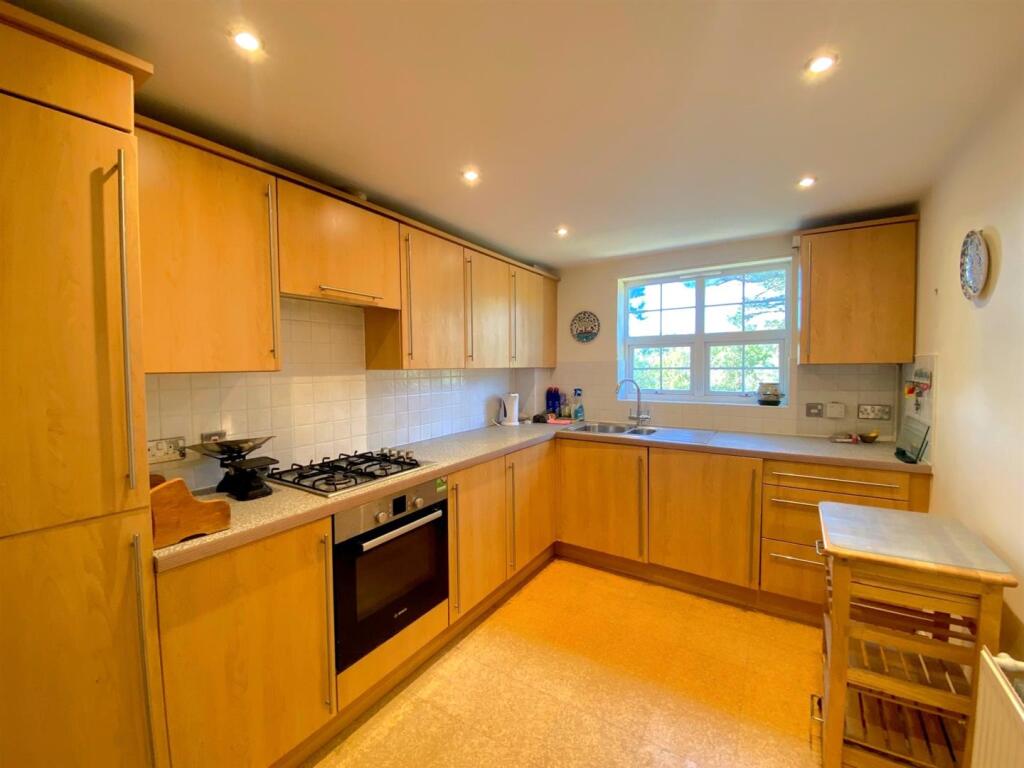 Apartment in Bexhill-on-Sea, Collington - More