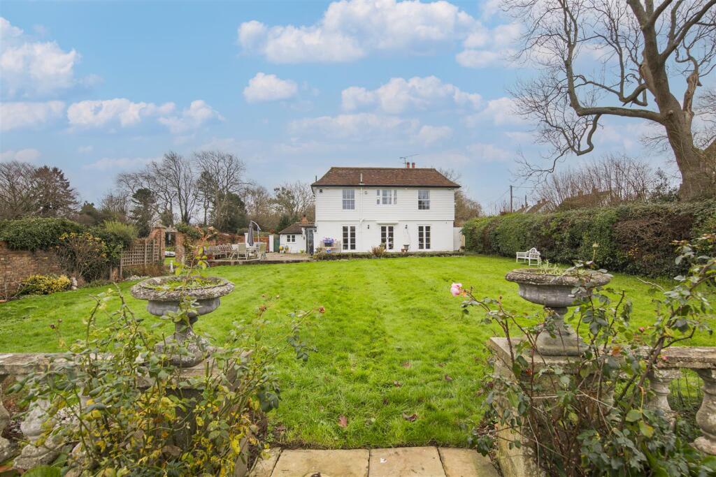 Main image of property: Hodsoll St, Sevenoaks